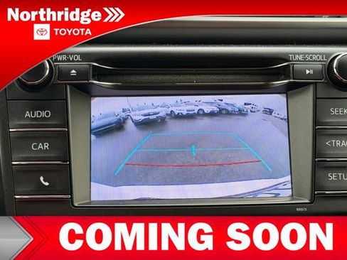 Used 2018 Toyota RAV4 LE FWD image 9