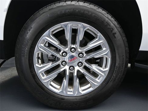 Used 2024 GMC Yukon XL SLT image 9