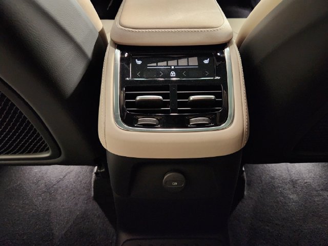 New 2026 Volvo XC90 T8 Plus w/ Protection Package Premier AWD/4WD image 31