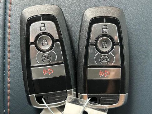 New 2025 Ford Maverick Lariat image 25