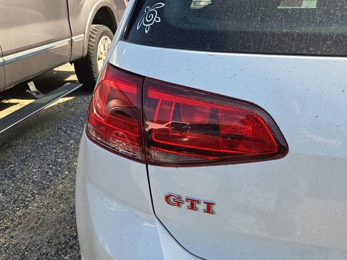 Used 2017 Volkswagen GTI SE FWD image 8
