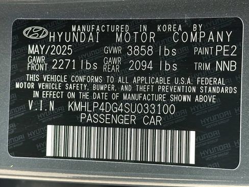 Used 2025 Hyundai Elantra Limited FWD image 32