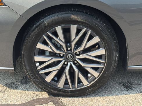 Used 2025 Nissan Altima 2.5 SV FWD image 30