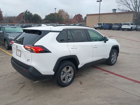 Used 2025 Toyota RAV4 XLE image 9