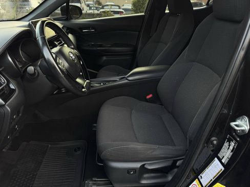 Used 2018 Toyota C-HR XLE FWD image 12