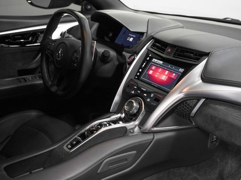 Used 2017 Acura NSX image 31