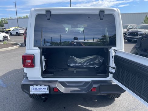 Certified 2025 Jeep Wrangler Unlimited Sahara AWD/4WD image 23