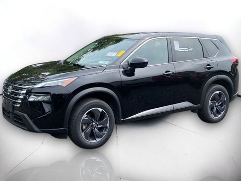 Used 2024 Nissan Rogue SV image 2