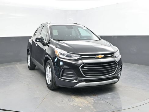 Used 2019 Chevrolet Trax LT w/ LT Convenience Package FWD image 3