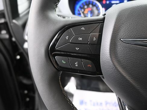 Used 2025 Chrysler Pacifica Limited FWD image 33