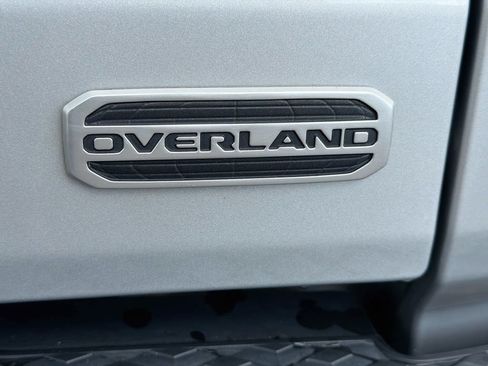 Used 2022 Jeep Gladiator Overland AWD/4WD image 11
