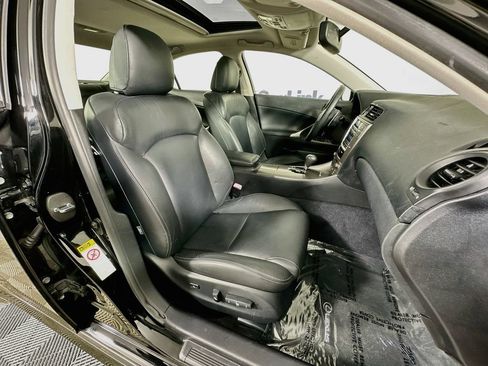 Used 2010 Lexus IS 250 w/ Preferred Accessory Package RWD image 32