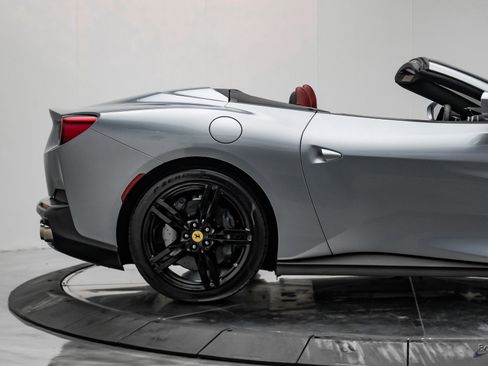 Used 2019 Ferrari Portofino image 26
