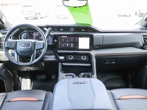 Used 2025 GMC Sierra 2500 AT4 w/ AT4 Premium Plus Package AWD/4WD image 12