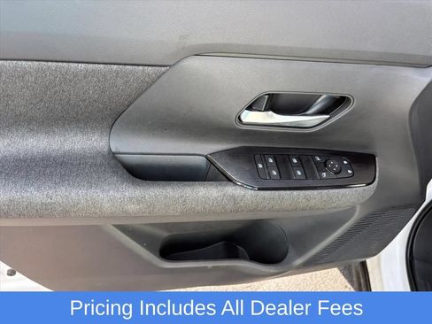 Certified 2025 Nissan Kicks SV AWD/4WD image 24