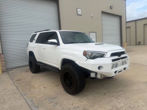 Used 2019 Toyota 4Runner TRD Off-Road Premium AWD/4WD image 3