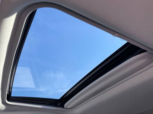 Used 2021 Toyota Sienna XLE w/ XLE Plus Package image 23