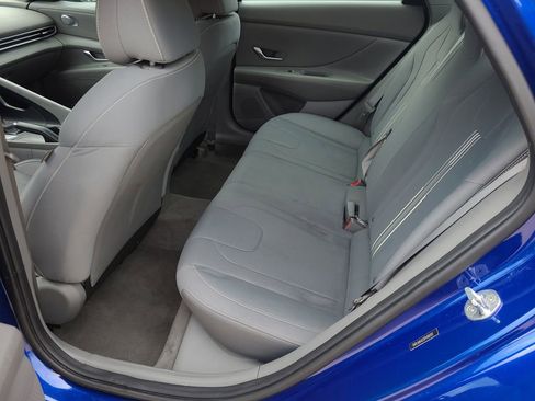 Used 2023 Hyundai Elantra SEL image 7