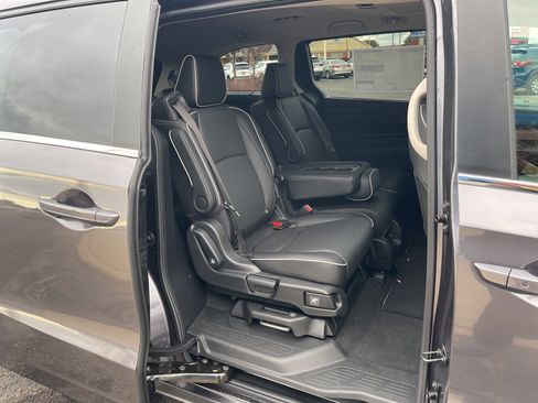 New 2026 Honda Odyssey Touring image 14