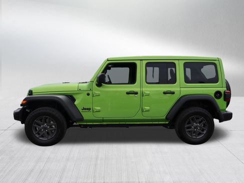 Used 2025 Jeep Wrangler Unlimited Sport AWD/4WD image 4
