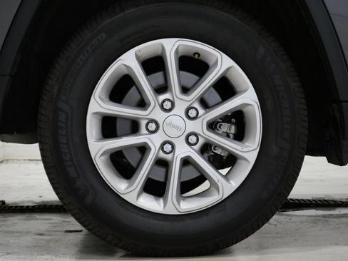 Used 2021 Jeep Grand Cherokee Laredo AWD/4WD image 9