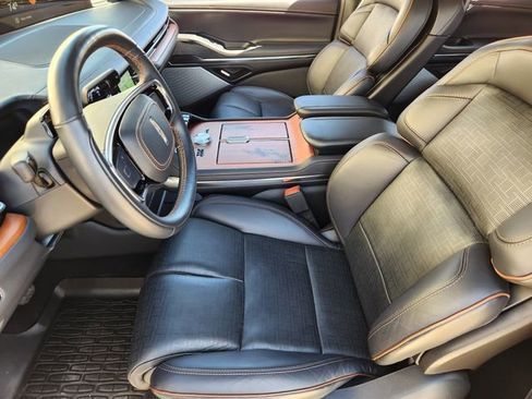 Used 2025 Lincoln Navigator Black Label image 13