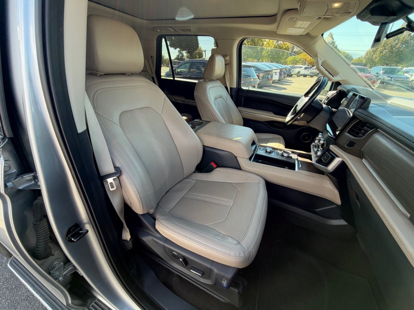 Used 2023 Ford Expedition Limited AWD/4WD image 10
