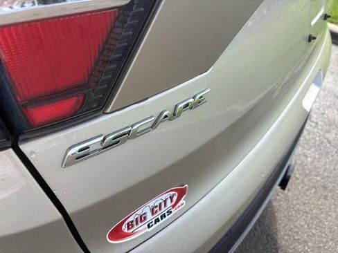 Used 2017 Ford Escape SE w/ Equipment Group 201A AWD/4WD image 46