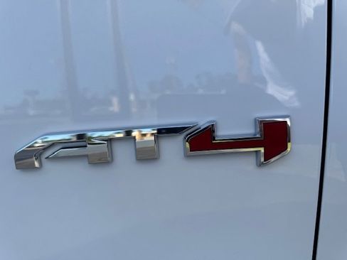 Used 2022 GMC Yukon XL AT4 image 17