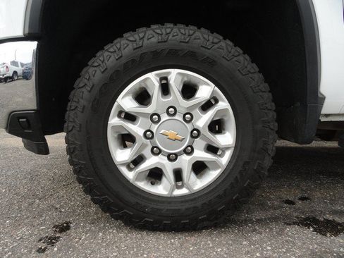 Used 2024 Chevrolet Silverado 2500 LT AWD/4WD image 9