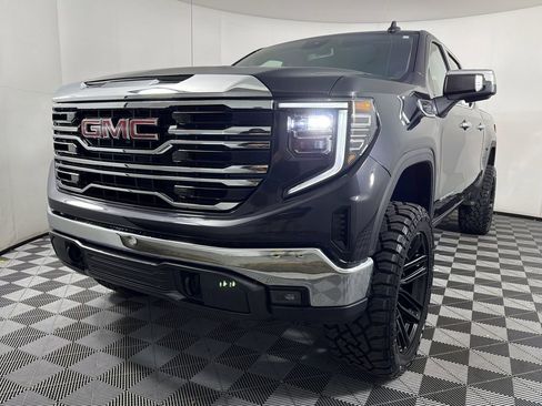 Used 2025 GMC Sierra 1500 SLT image 3