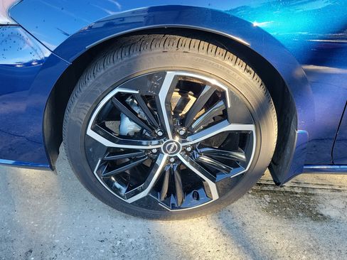 Used 2023 Nissan Altima 2.5 SR FWD image 3