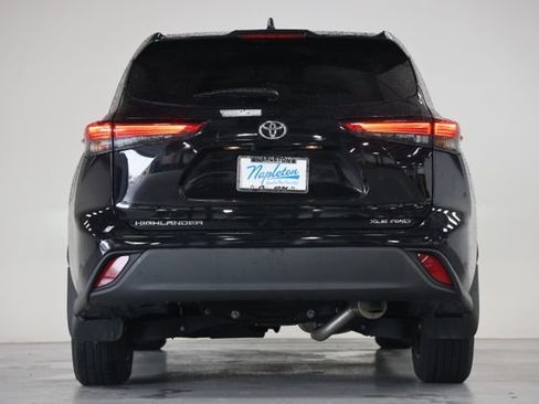 Used 2021 Toyota Highlander XLE AWD/4WD image 15