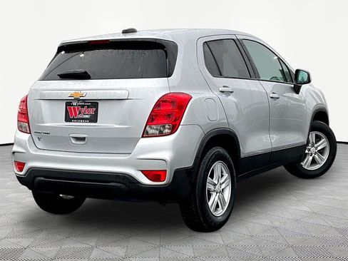 Used 2021 Chevrolet Trax LS w/ Tint and Cruise Package AWD/4WD image 6