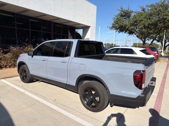 Used 2025 Honda Ridgeline Black Edition image 4