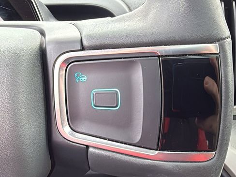 Used 2025 Ford Expedition Active image 16