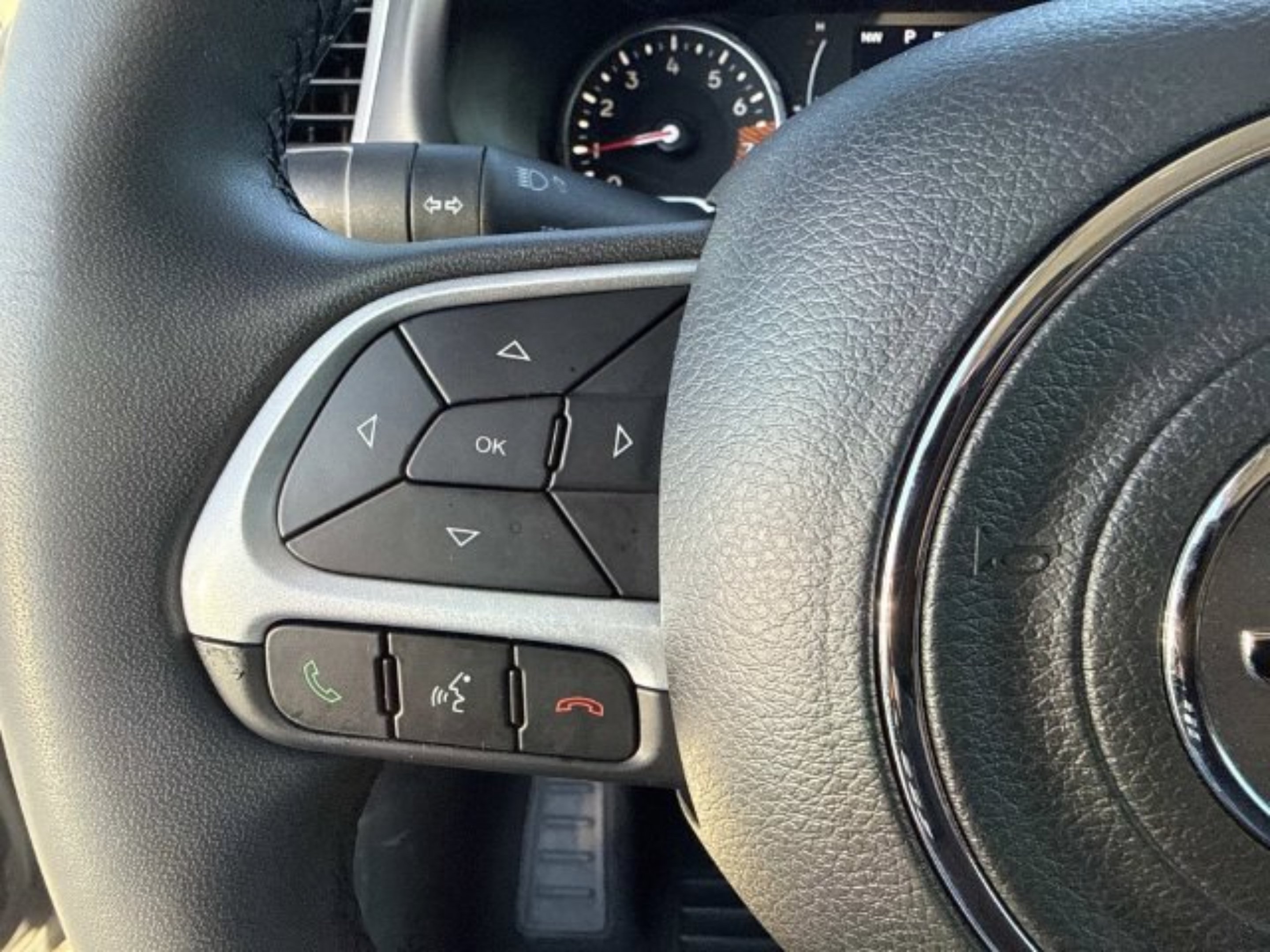Used 2020 Jeep Renegade Latitude w/ Popular Equipment Group FWD image 21