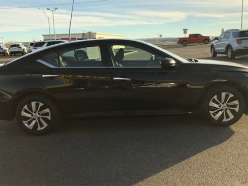 Used 2024 Nissan Altima 2.5 S image 9