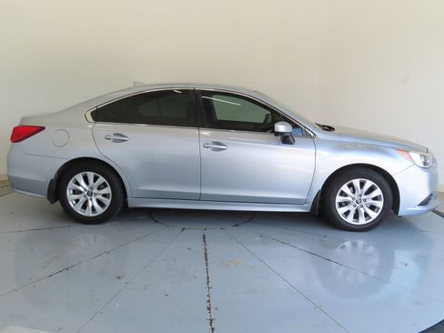 Used 2017 Subaru Legacy 2.5i Premium AWD/4WD image 2