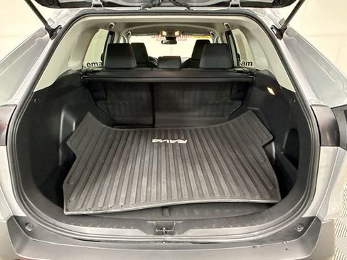 Used 2021 Toyota RAV4 LE image 23