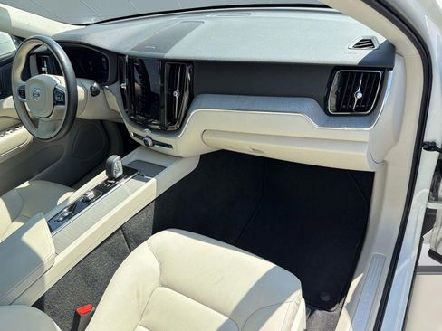 Certified 2023 Volvo XC60 B5 Plus AWD/4WD image 30
