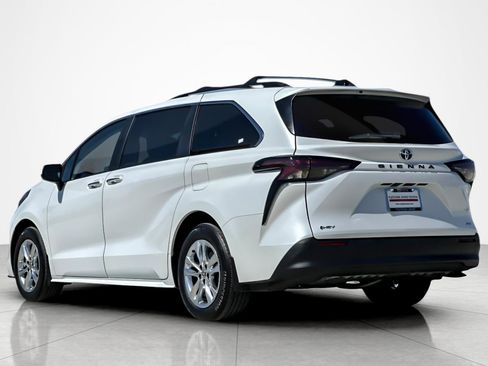 Certified 2025 Toyota Sienna XLE w/ XLE Plus Package FWD image 3