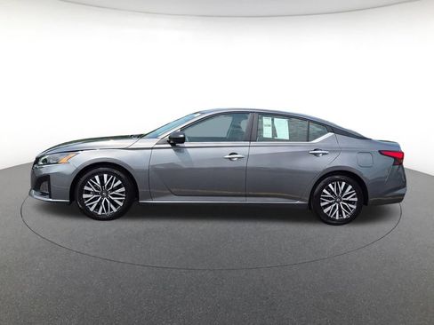 Used 2025 Nissan Altima 2.5 SV FWD image 8