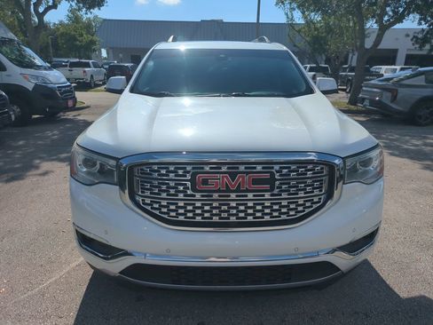 Used 2017 GMC Acadia Denali w/ Technology Package FWD image 4