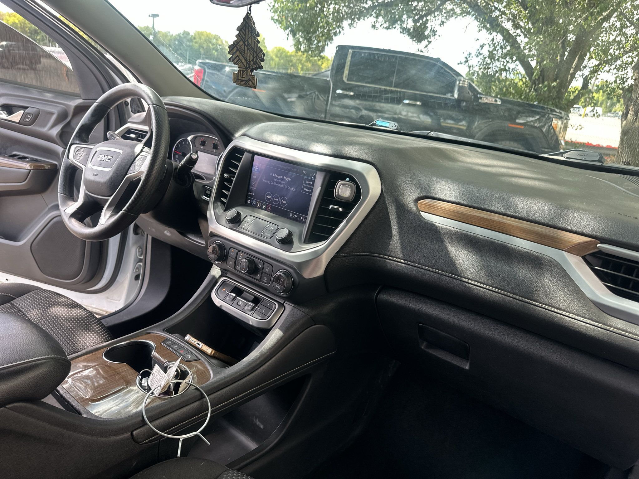 Used 2021 GMC Acadia SLE FWD image 29