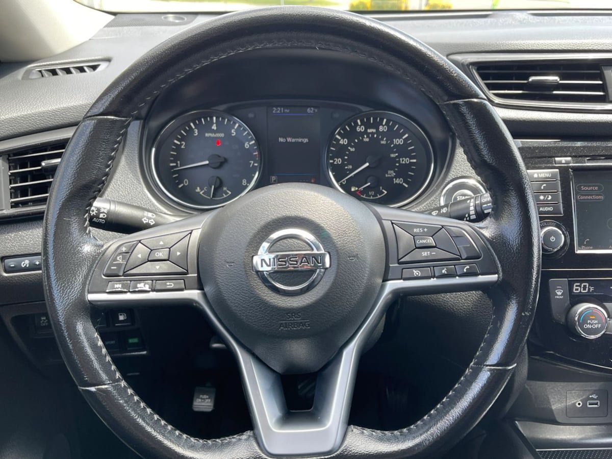 Used 2020 Nissan Rogue SV FWD image 25