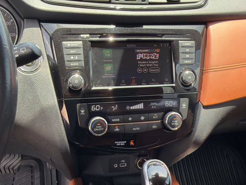 Used 2019 Nissan Rogue SL w/ Premium Package FWD image 16