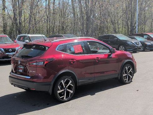 Certified 2022 Nissan Rogue Sport SL w/ Premium Package AWD/4WD image 3