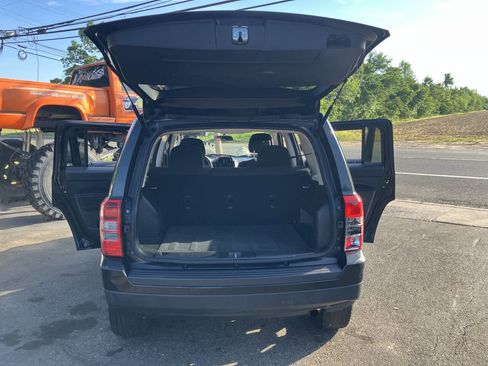 Used 2011 Jeep Patriot Sport w/ Tire & Wheel Group AWD/4WD image 32