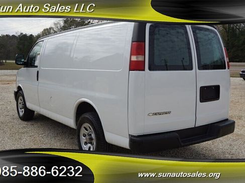 Used 2010 Chevrolet Express 1500 image 9